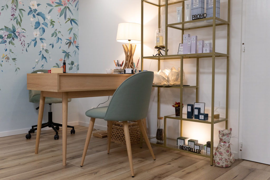Le coin bureau du salon esthétique de Séverine Boucard